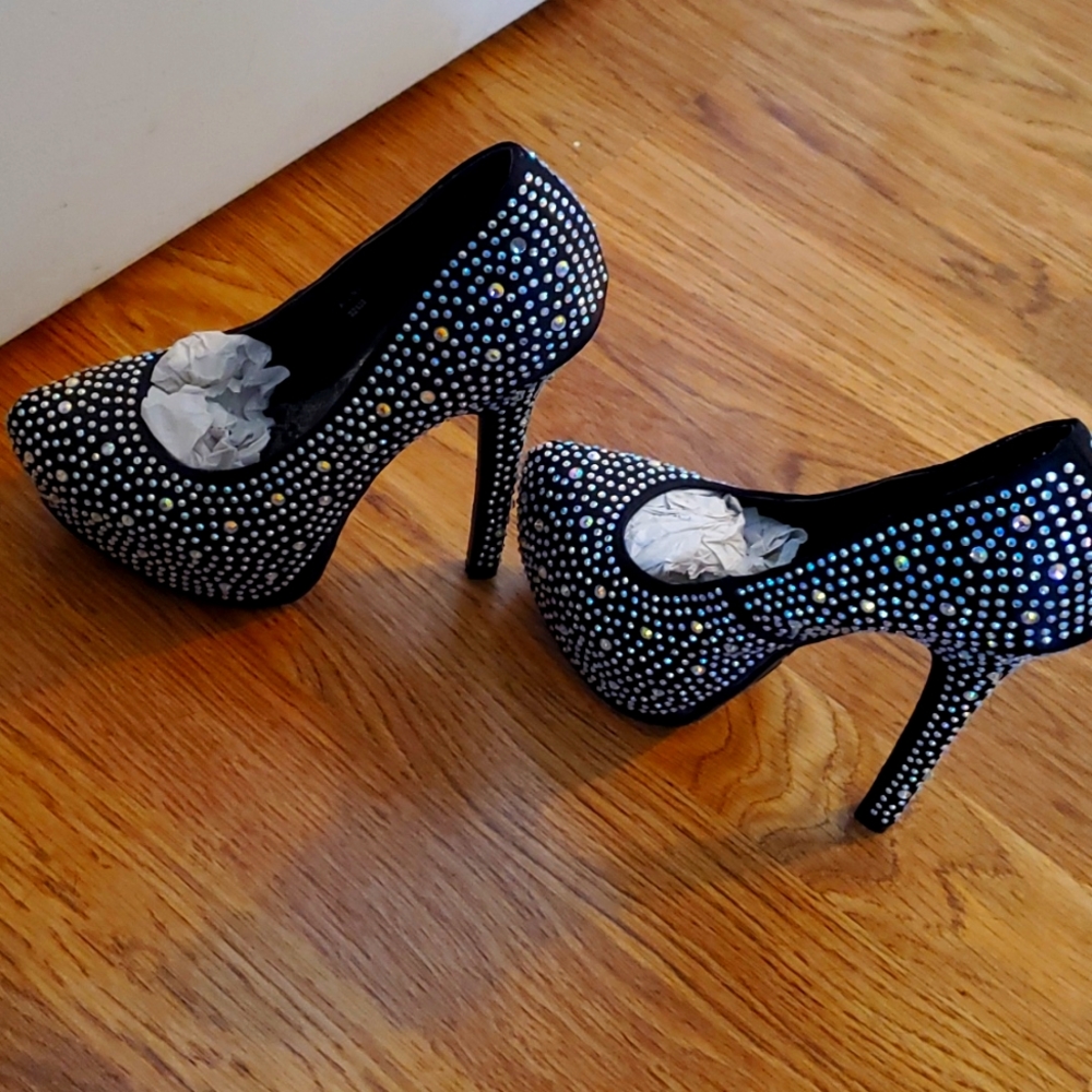 Never been worn. Society 86, size 5 1/2. Black with Rhinestones